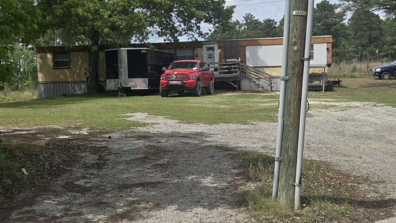 Pictures of Mobile Home Park property located at 114 Cameron Dr, Rockingham, NC 28379 for sales - image #1