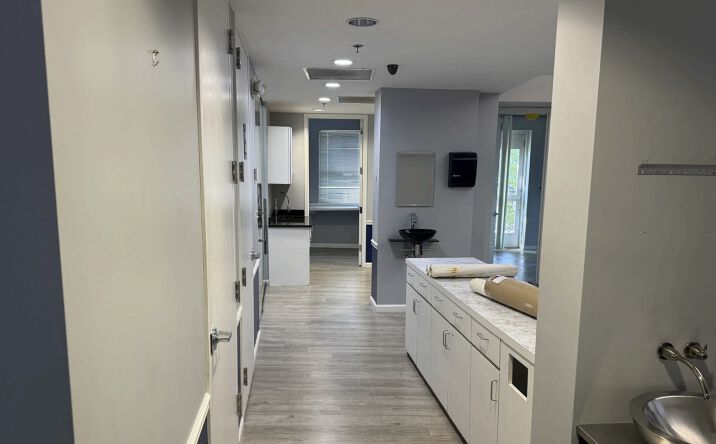 Pictures of Office property located at 21155 Whitfield Pl, Potomac Falls, VA 20165 for sales - image #1