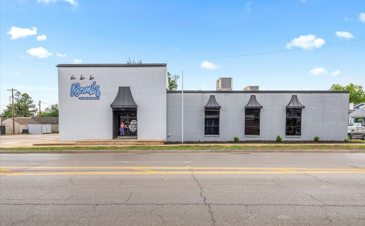 Pictures of Mixed Use, Office, Retail property located at 622 SE Frank Phillips Blvd, Bartlesville, OK 74003 for sales - image #1