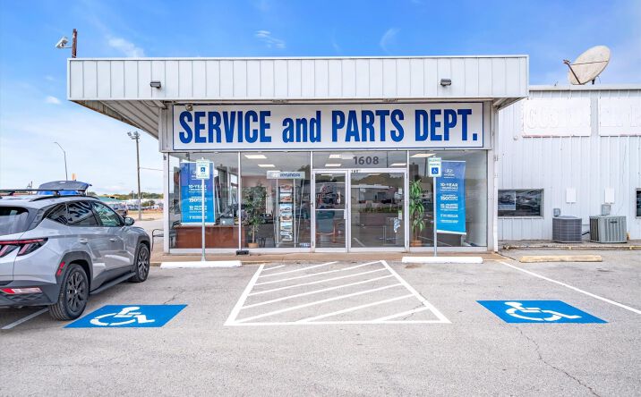 Pictures of Retail property located at 1608 W Moore Ave, Terrell, TX 75160 for sales - image #1