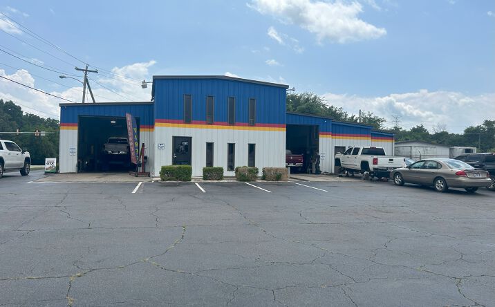Pictures of Retail property located at 2052 Mulberry St, Loudon, TN 37774 for sales - image #1