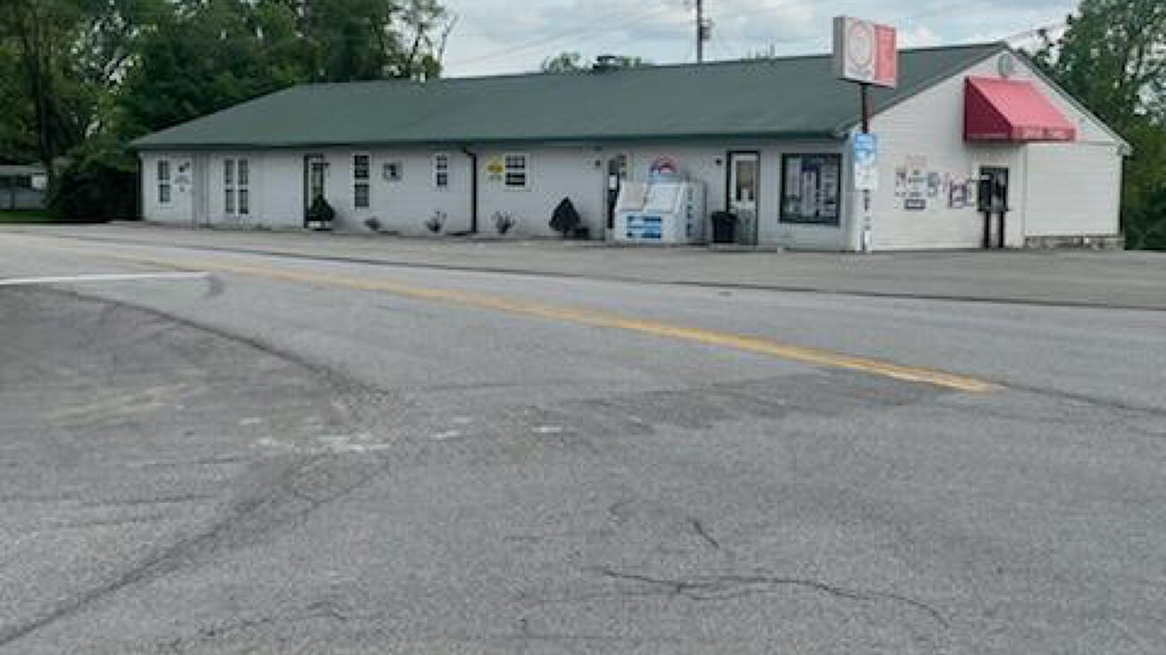 11 Lake Jericho Rd, Smithfield, KY 40068