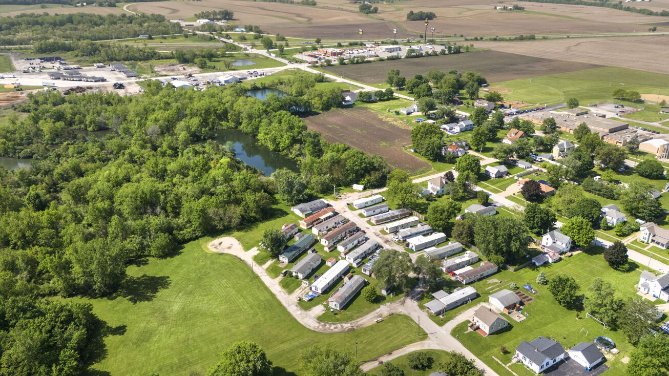 Pictures of Mobile Home Park property located at 109 S Pearl St, Atkinson, IL 61235 for sales - image #1