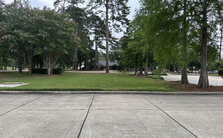 Pictures of Office, Land property located at 103 Beau Chene Blvd, Mandeville, LA 70471 for sales - image #1