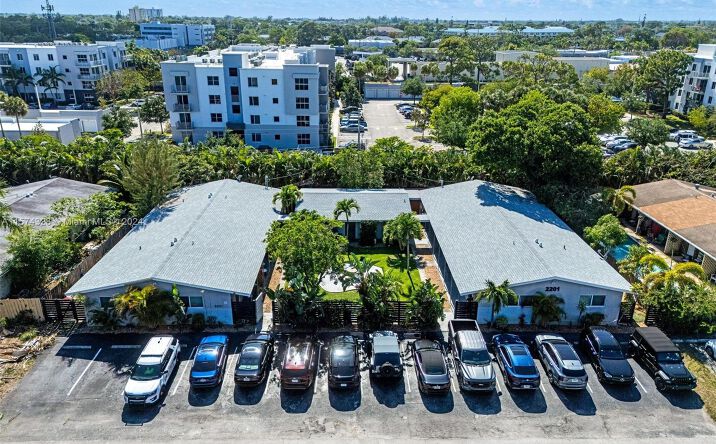 Pictures of Multifamily property located at 2201 NE 14th Ave, Wilton Manors, FL 33305 for sales - image #1