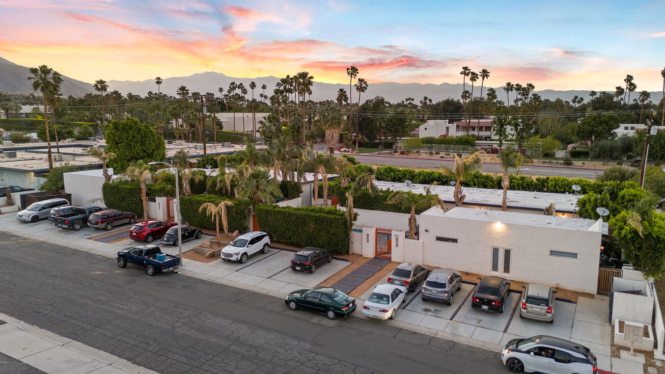 522 E Cottonwood Rd, Palm Springs, CA 92262
