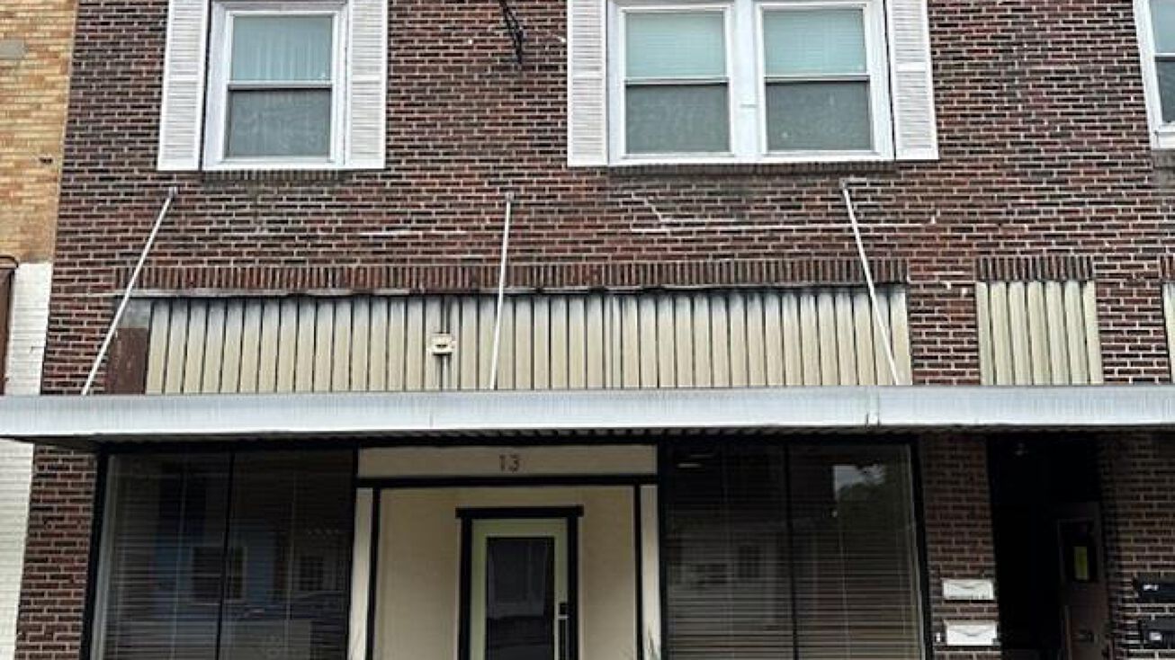 13 N DIVISION Street, Duquoin, IL 62274