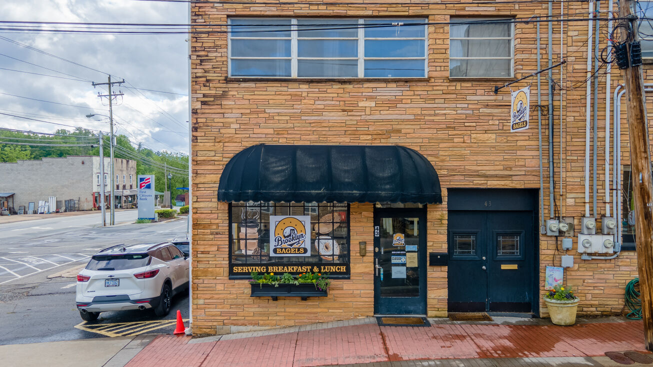 43 Phillips St, Franklin, NC 28734