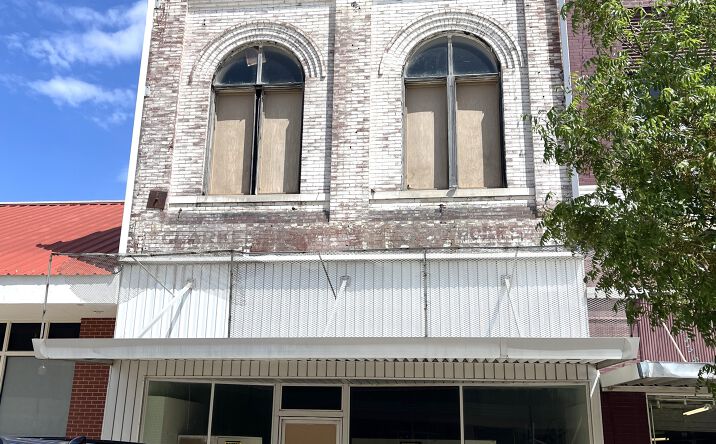 Pictures of Retail property located at 208 E Main St, Shawnee, OK 74801 for sales - image #1