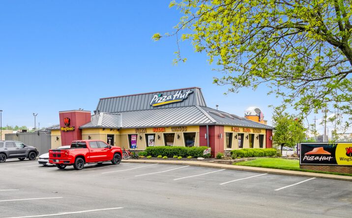 Pictures of Retail property located at 35050 Euclid Ave, Willoughby, OH 44094 for comps - image #1