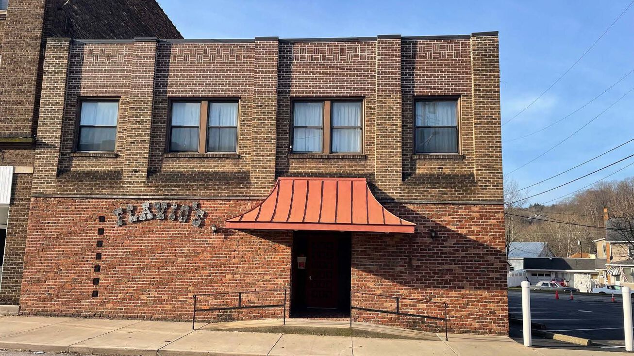 212 N Warren Ave, Apollo, PA 15613