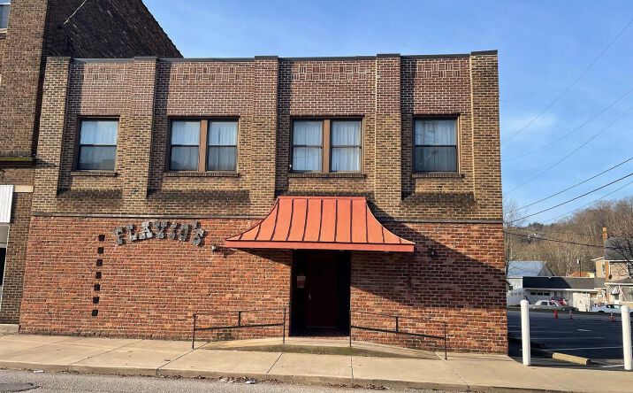 Pictures of Retail property located at 212 N Warren Ave, Apollo, PA 15613 for sales - image #1