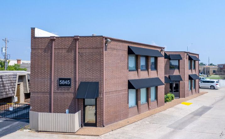 Pictures of Office property located at 5845 NW 72nd Pl, Warr Acres, OK 73132 for sales - image #1