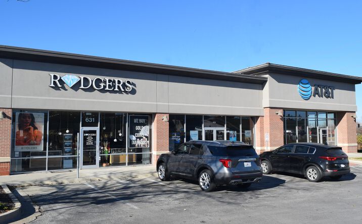 Pictures of Retail property located at 631 NW Murray Rd, Lee's Summit, MO 64081 for sales - image #1
