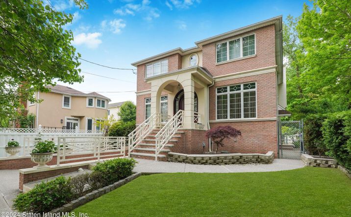 Pictures of Multifamily property located at 134 Finley Ave, Staten Island, NY 10306 for sales - image #1