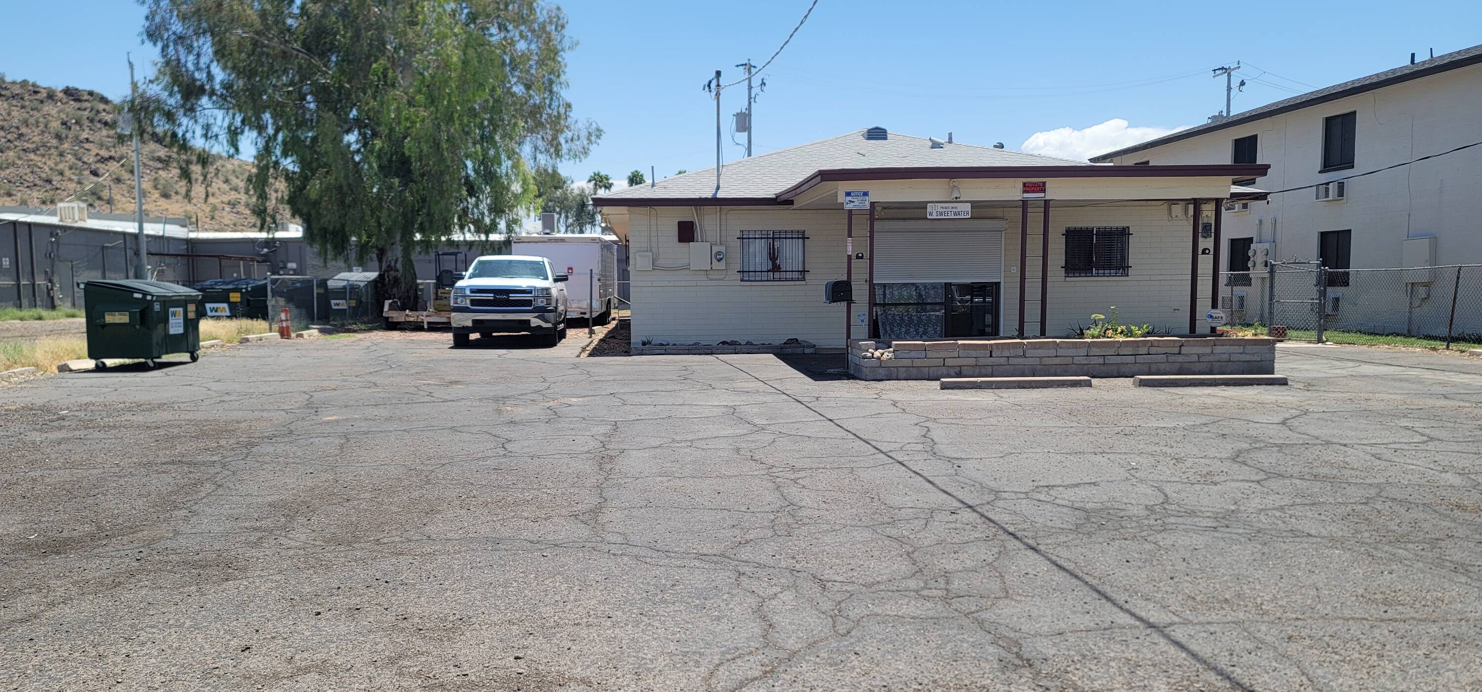 1931 W SWEETWATER Ave  