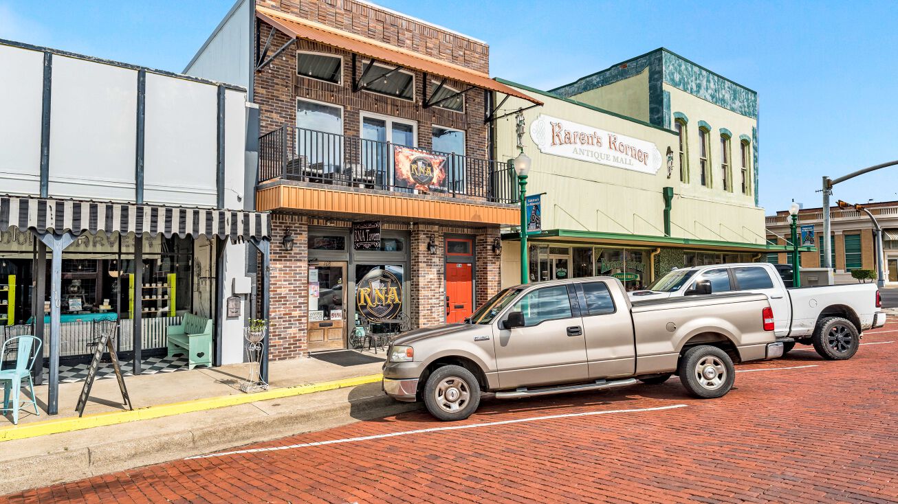 108 S Johnson St, Mineola, TX 75773