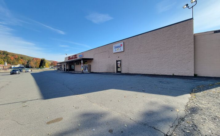 Pictures of Retail property located at 5 Mountain Mall, Shickshinny, PA 18655 for sales - image #1