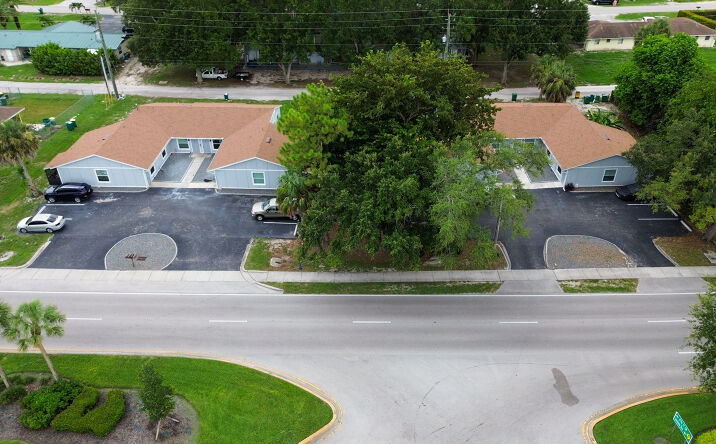 Pictures of Multifamily property located at 4616 Golden Gate Pkwy, Naples, FL 34116 for sales - image #1