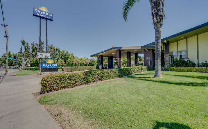 Pictures of Hospitality property located at 710 S Cherokee Ln, Lodi, CA 95240 for sales - image #1
