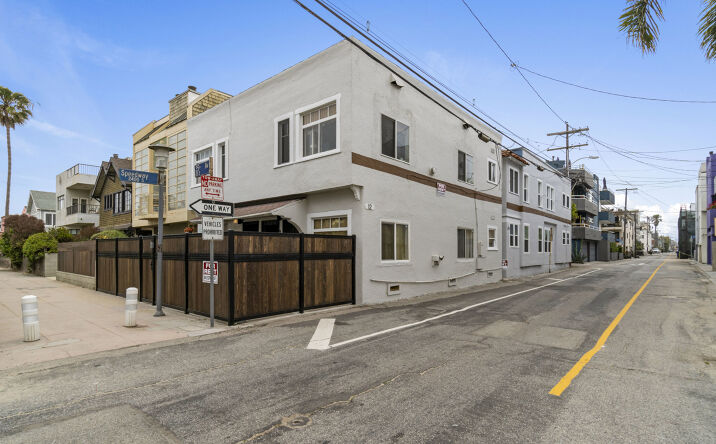 Pictures of Multifamily property located at 12 25th Pl #1, Los Angeles, CA 90291 for sales - image #1