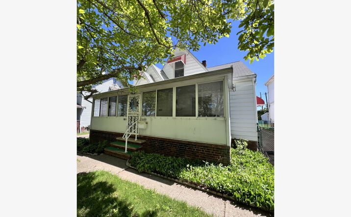 Pictures of Multifamily property located at 3127 West Blvd, Cleveland, OH 44111 for comps - image #1