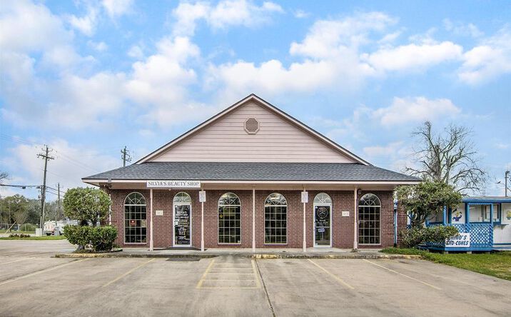 306 E Main St, Clute, TX 77531 | Crexi.com