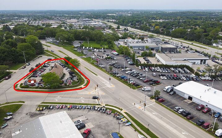 Pictures of Retail property located at 2000 Davidson Rd, Waukesha, WI 53186 for sales - image #1