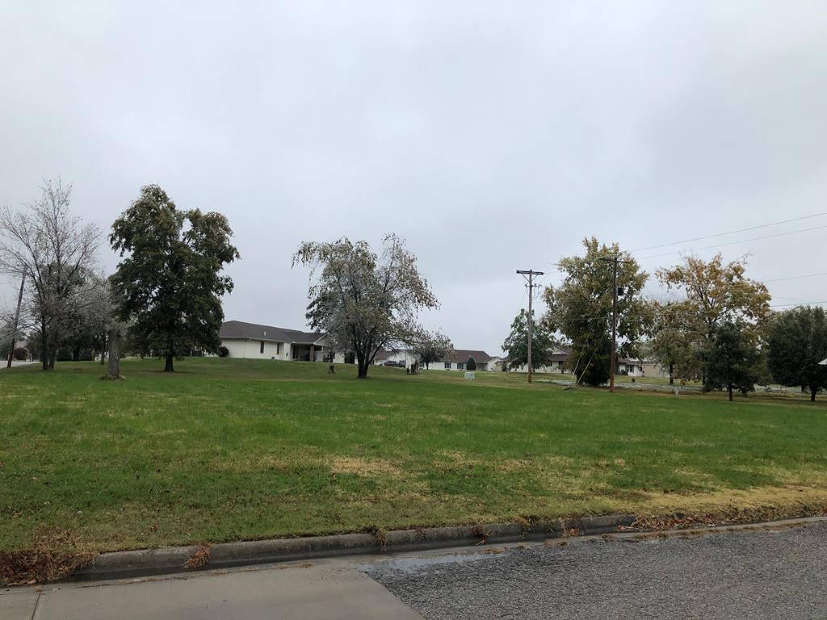321 Kay Ln, Parsons, KS 67357