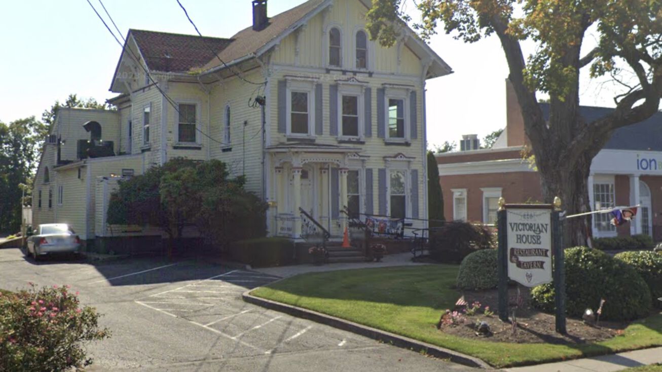 226 Maple Ave, Cheshire, CT 06410