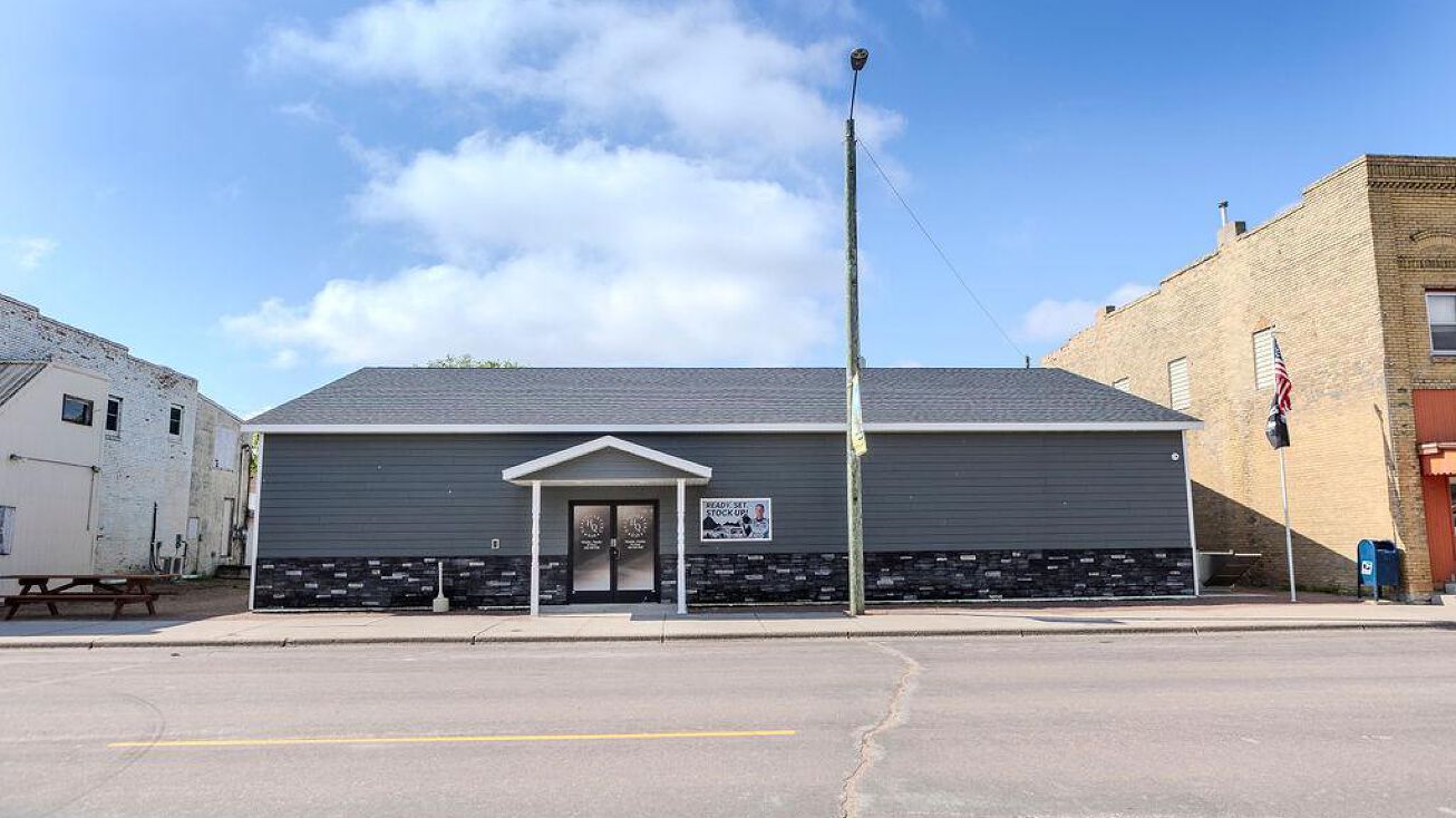 317 Studdart Avenue, Graceville, MN 56240