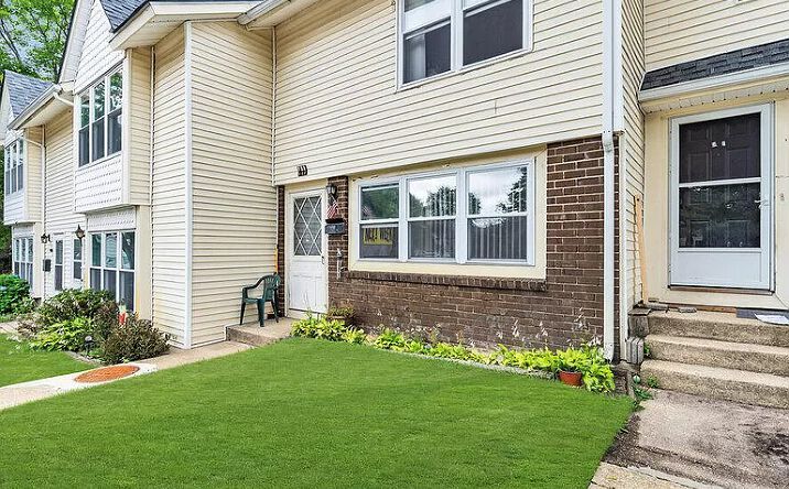Pictures of Multifamily property located at 132 Williamsburg Ln, Lakewood, NJ 08701 for sales - image #1