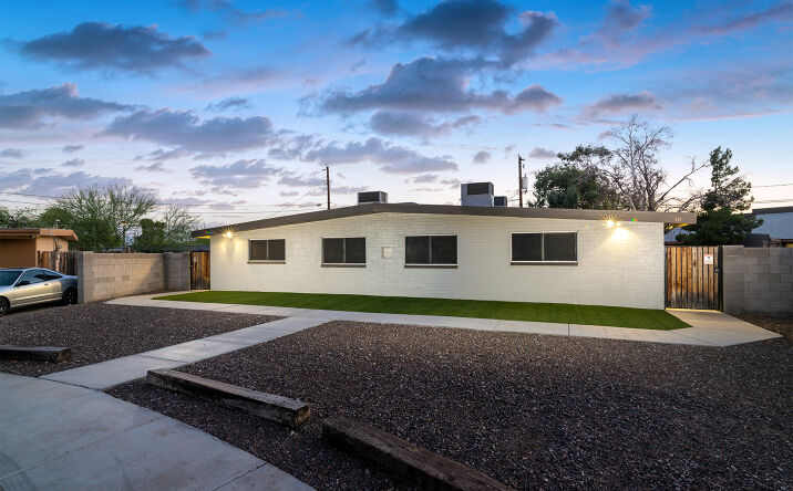 Pictures of Multifamily property located at 914 S Kenwood Cir, Tempe, AZ 85281 for sales - image #1