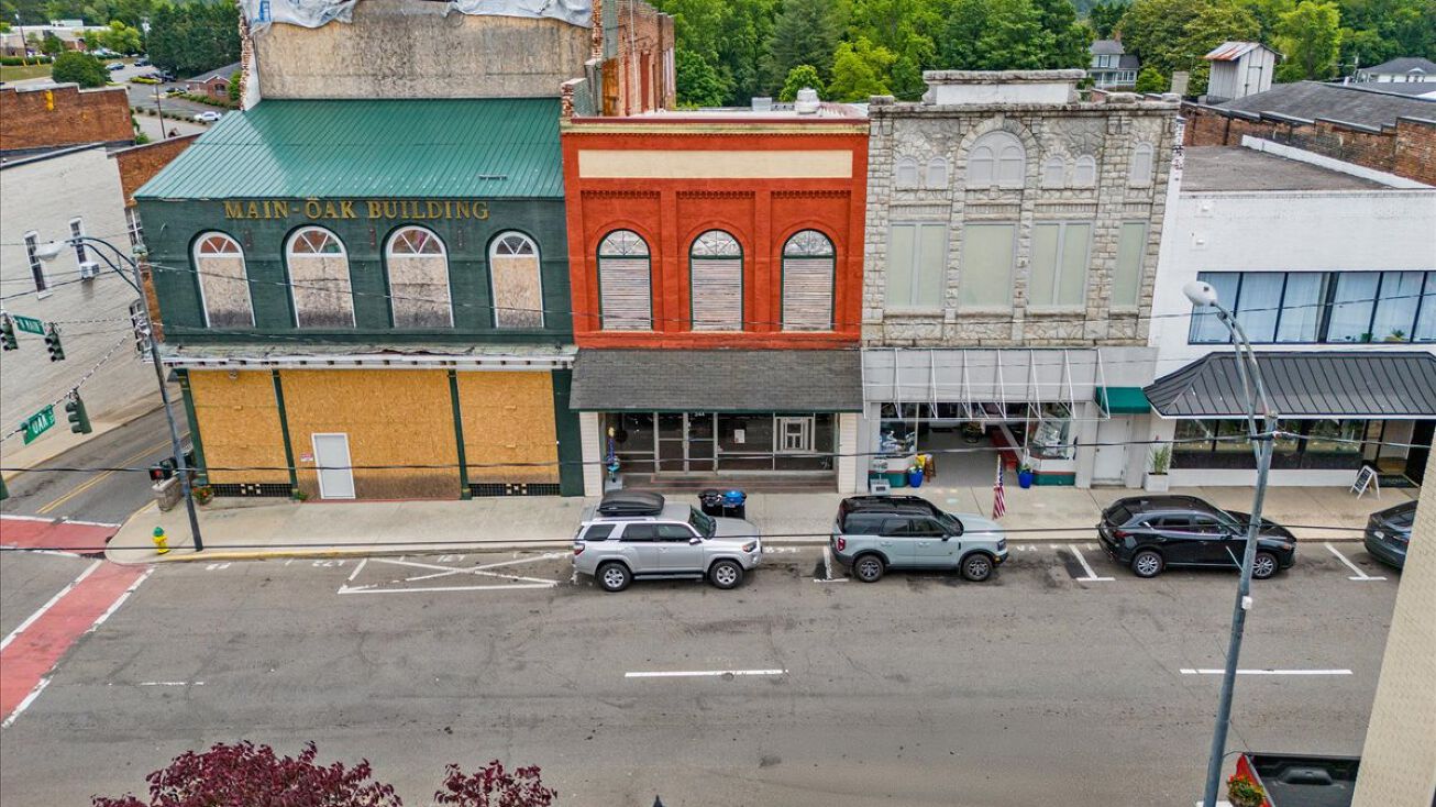 Pictures of Retail property located at 244 Main Street, Mount Airy, NC 27030 for sales - image #1