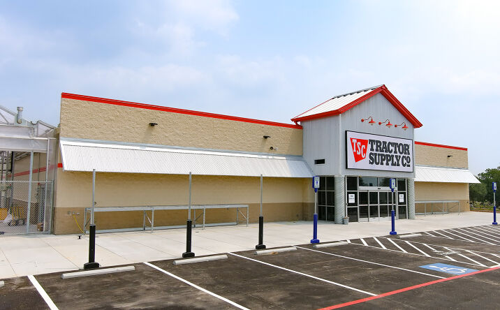 Pictures of Retail property located at 1106 E 2nd St, Nixon, TX 78140 for comps - image #1