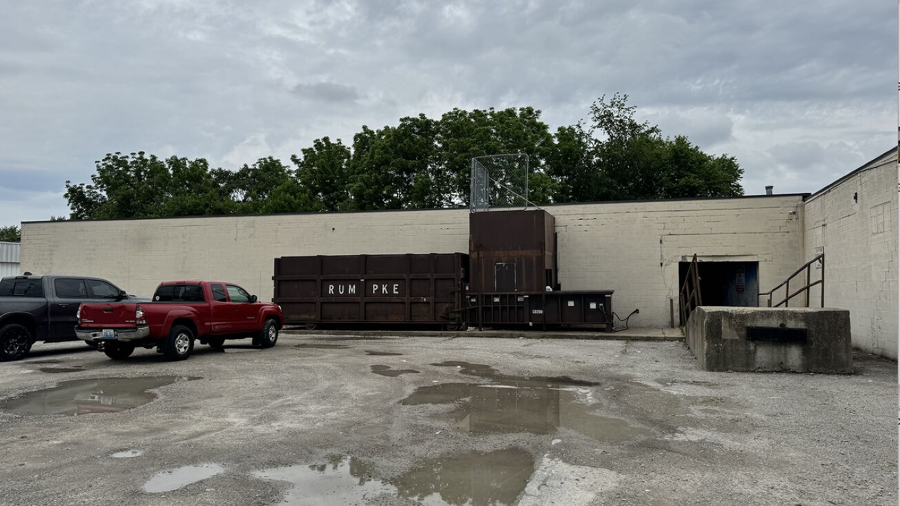 1701 Berry Blvd, Louisville, KY 40215