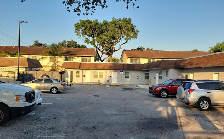 Pictures of Multifamily property located at 720 Harris Terrace, Fort Lauderdale, FL 33311 for sales - image #1