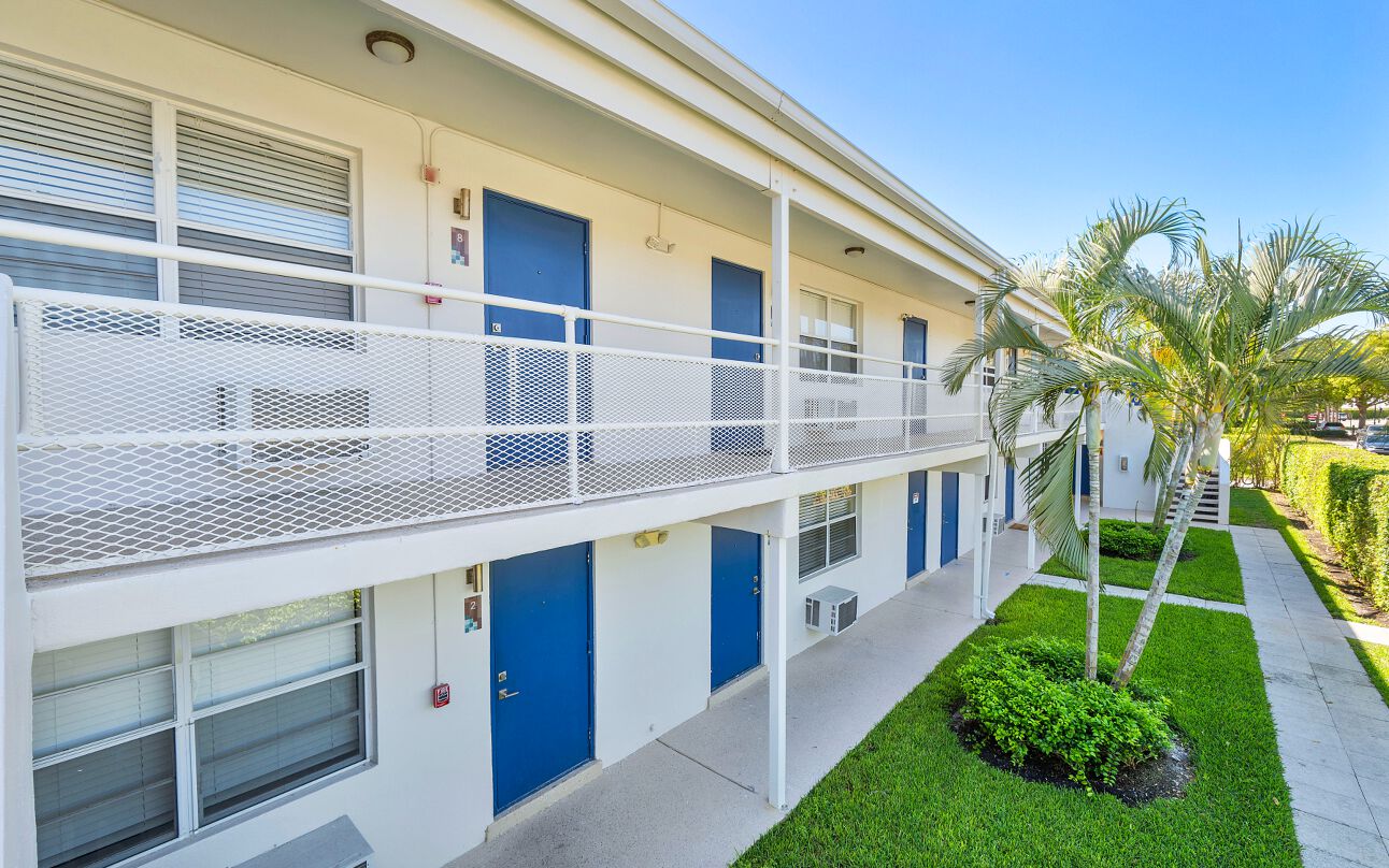 330 11th St N, Naples, FL 34102 | Crexi.com