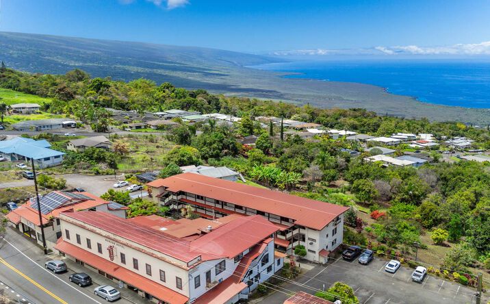 Pictures of Hospitality property located at 82-6151 Mamalahoa Hwy, Captain Cook, HI 96704 for sales - image #1