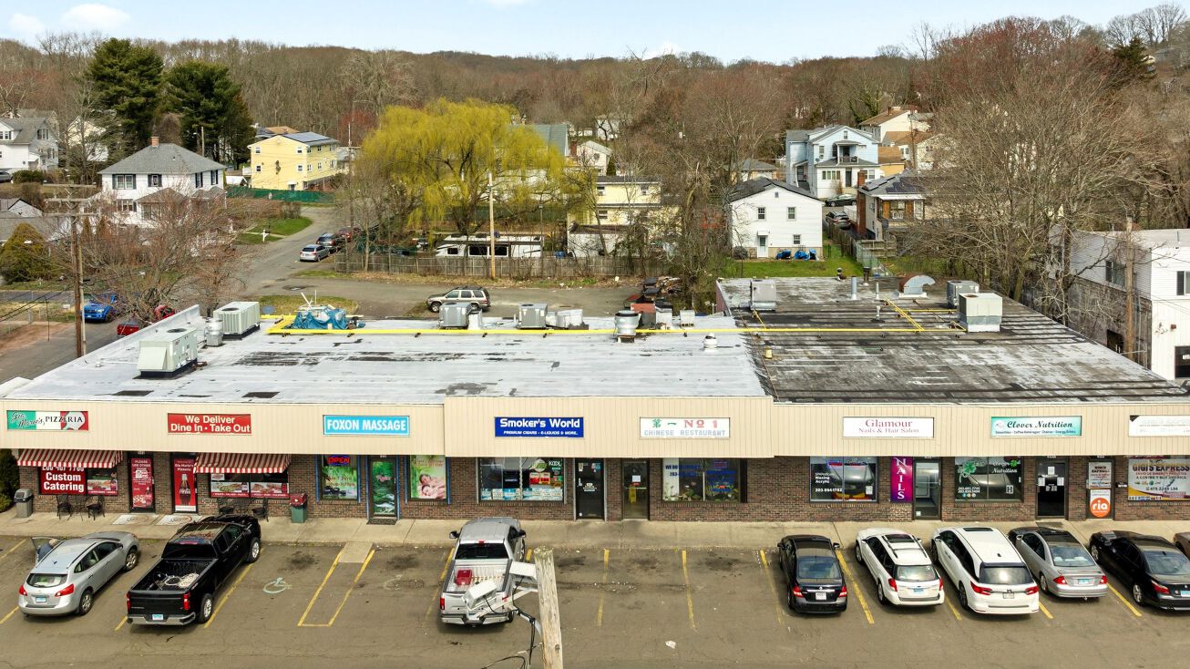 933 Foxon Rd, East Haven, CT 06513