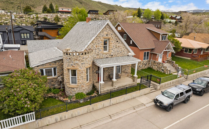 Pictures of Hospitality property located at 520 Scott St W, Gardiner, MT 59030 for sales - image #1