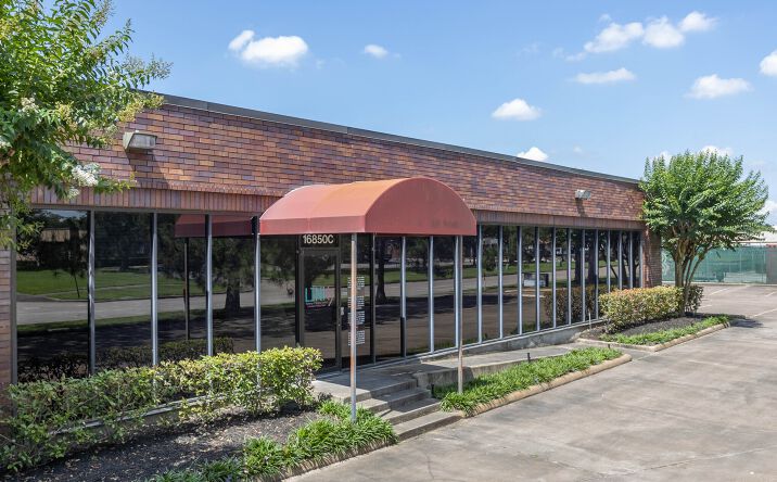 Pictures of Office property located at 16850 Diana Ln, Houston, TX 77058 for sales - image #1
