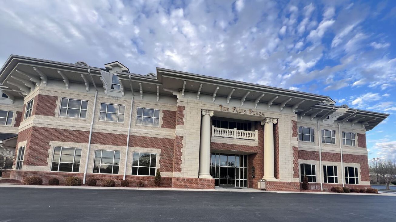Pictures of Office property located at 301–355 Falls Dr NW, Abingdon, VA 24210 for sales - image #1