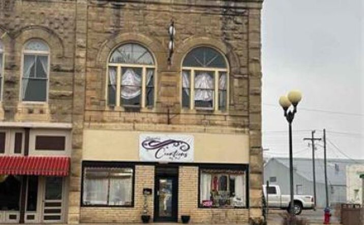 Pictures of Retail property located at 130 S Main St, Newkirk, OK 74647 for sales - image #1
