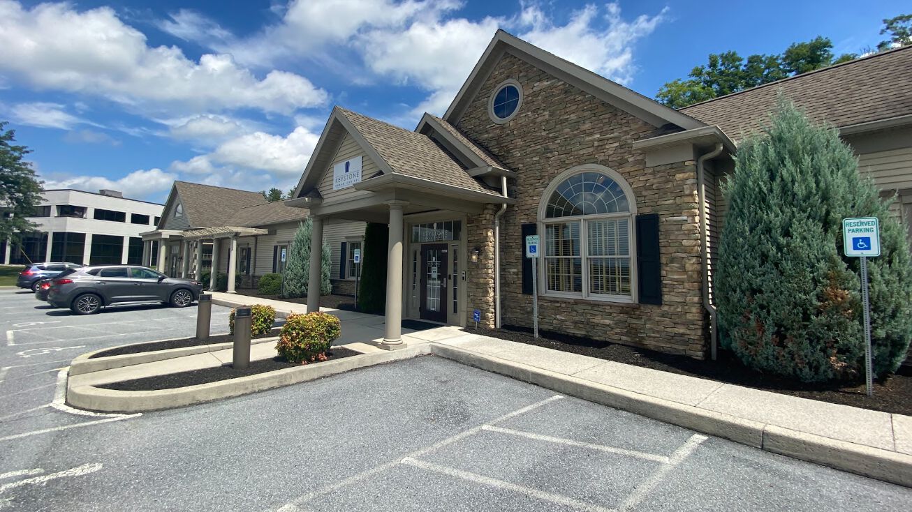 8182 Adams Dr, Hummelstown, PA 17036