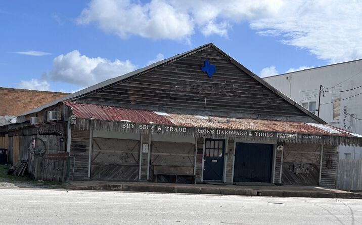 Pictures of Business for Sale, Mixed Use, Office, Retail property located at 12 W Defee St, Baytown, TX 77520 for sales - image #1