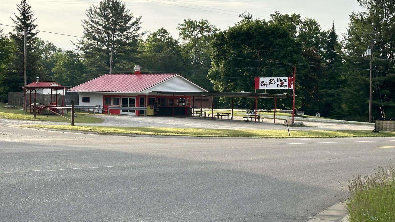 1876 W Ludington Drive, Farwell, MI 48622