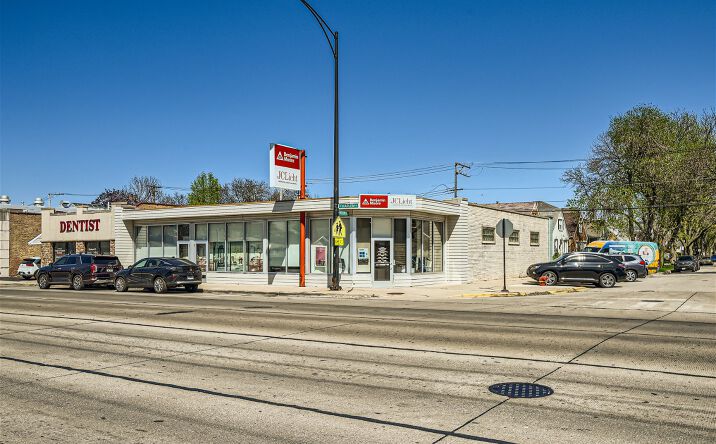 Pictures of Retail property located at 5301 N Harlem Ave, Chicago, IL 60656 for sales - image #1