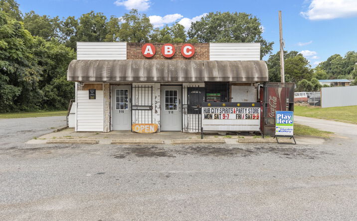 Pictures of Retail property located at 916 Howard St, Spartanburg, SC 29303 for sales - image #1