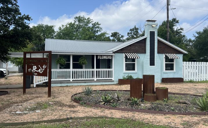 Pictures of Retail property located at 4230 Williams Dr, Georgetown, TX 78628 for sales - image #1